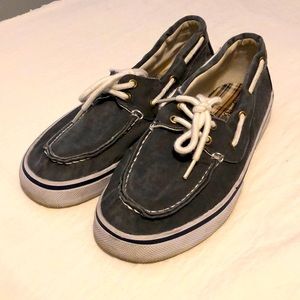 MENS SIZE 10 BOAT SHOES. GOOD CONDITION